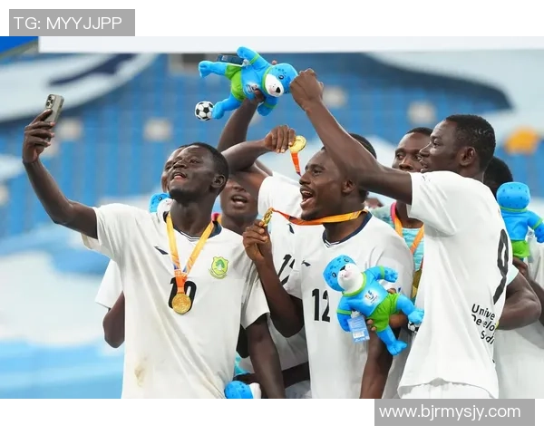 足球的魅力与全球影响力：从街头巷尾到世界杯的精彩征程